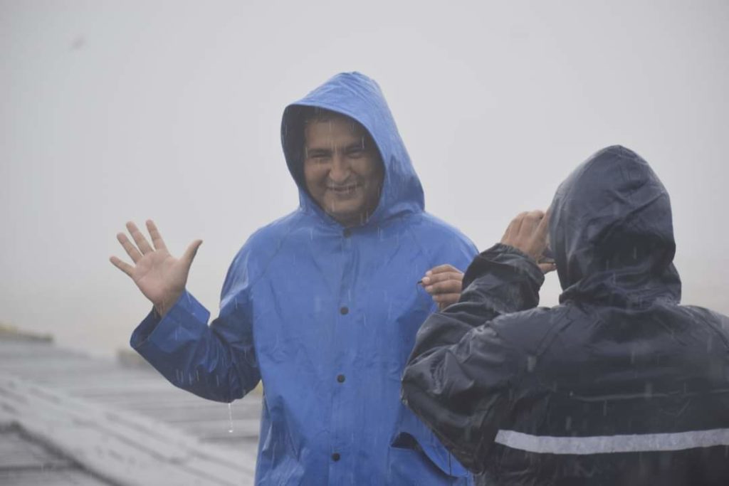 Gilberto Artola: el reportero que desafió dos huracanes en el Caribe