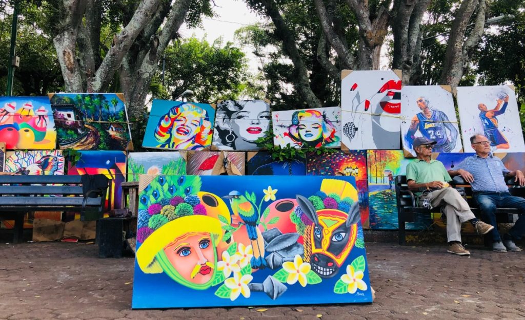 Parques de Matagalpa llenos de colores y obras de artistas informales Parques de Matagalpa