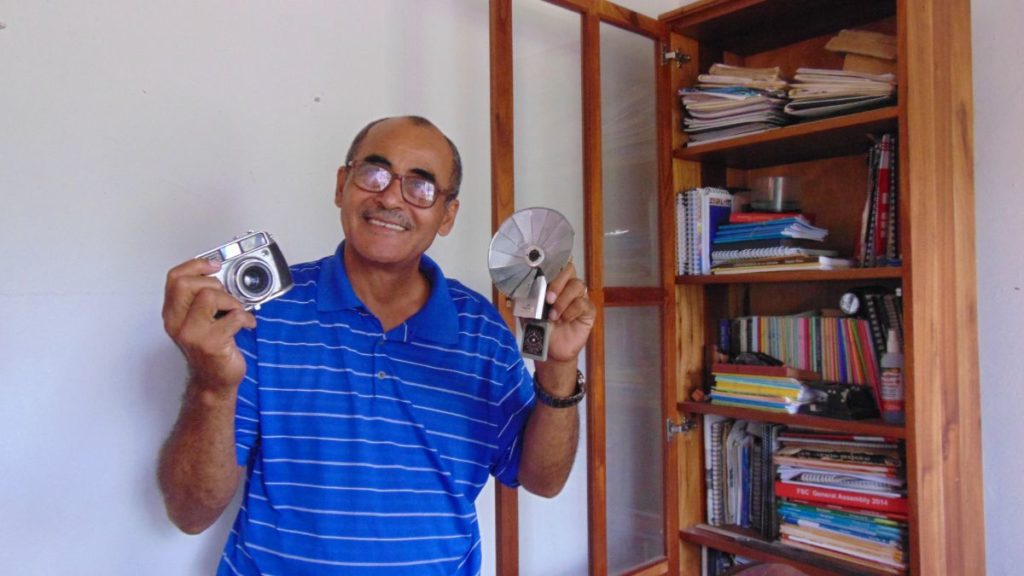 Manuel Esquivel: “Cumplo mi responsabilidad social a través de la fotografía” Manuel-Esquivel-Cámaras